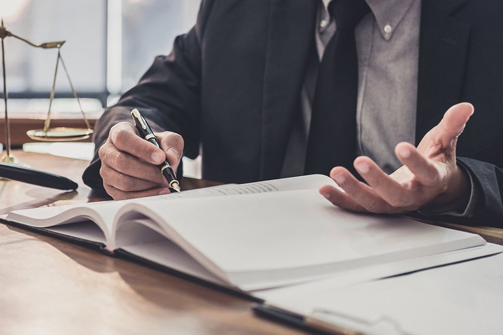 Influencer-Marketing: Rechtsanwalt Moritz Strate erklärt die rechtlichen Herausforderungen und Fallstricke